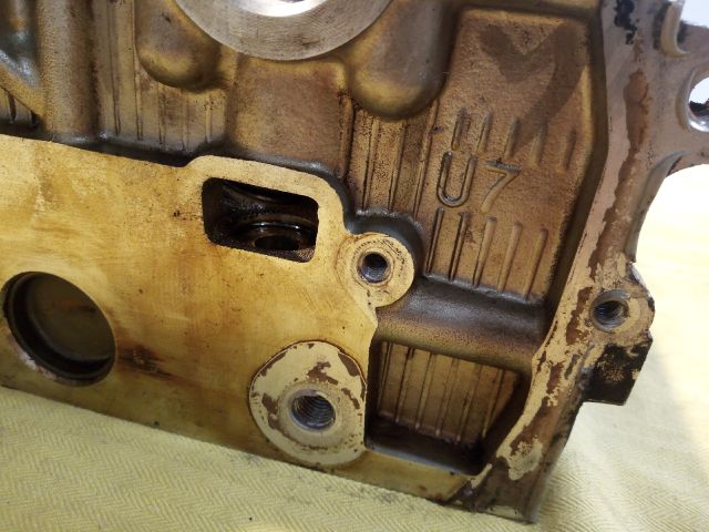 bontott TOYOTA YARIS Hengerfej