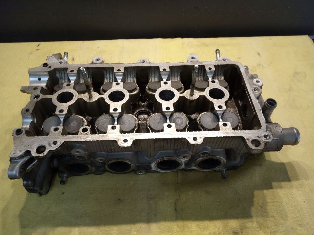 bontott TOYOTA YARIS Hengerfej