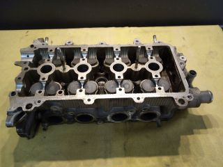 bontott TOYOTA YARIS Hengerfej