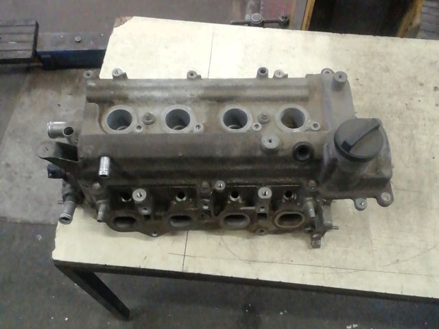 bontott TOYOTA YARIS Hengerfej