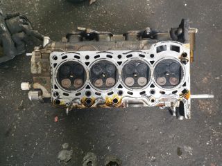 bontott TOYOTA YARIS Hengerfej