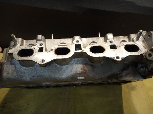 bontott TOYOTA YARIS Hengerfej