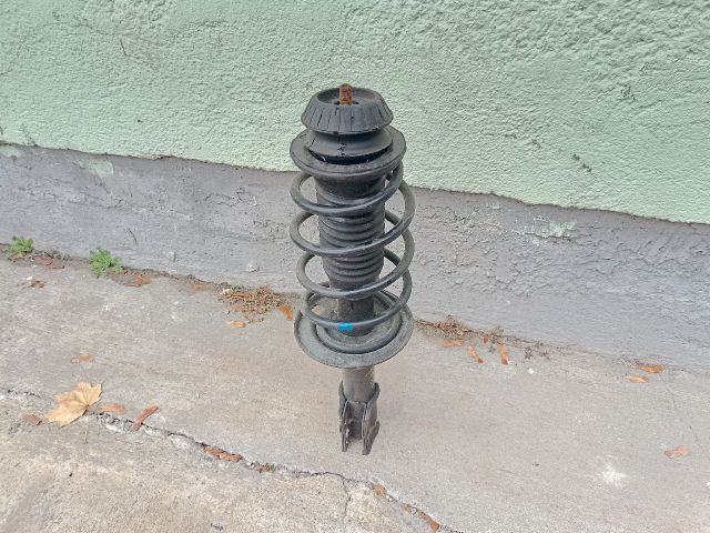 bontott TOYOTA YARIS Jobb első Gólyaláb (Lengécsillapító, Rugó)