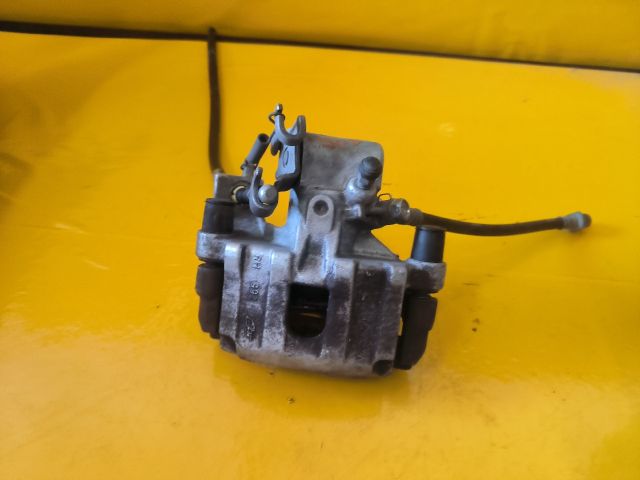 bontott TOYOTA YARIS Jobb hátsó Féknyereg Munkahengerrel