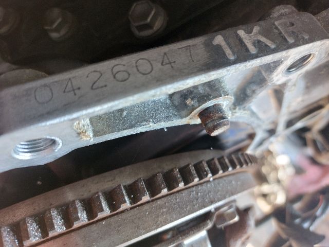 bontott TOYOTA YARIS Komplett Motor (Segédberendezésekkel)