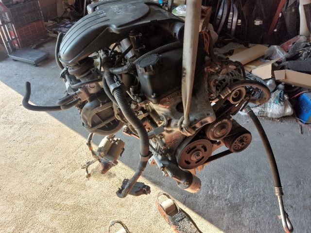 bontott TOYOTA YARIS Komplett Motor (Segédberendezésekkel)