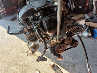 bontott TOYOTA YARIS Komplett Motor (Segédberendezésekkel)