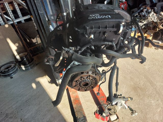 bontott TOYOTA YARIS Komplett Motor (Segédberendezésekkel)