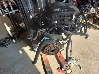 bontott TOYOTA YARIS Komplett Motor (Segédberendezésekkel)