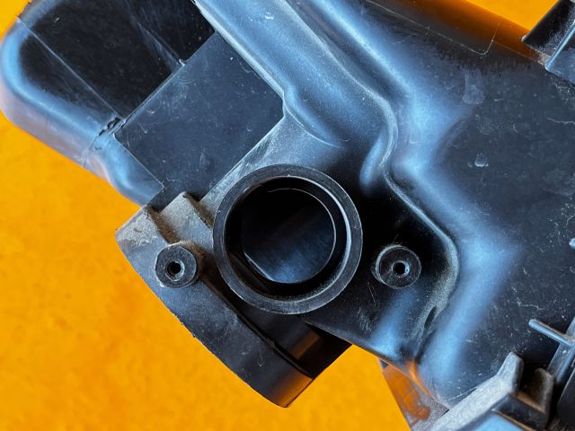 bontott TOYOTA YARIS Légszűrő Ház