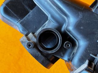 bontott TOYOTA YARIS Légszűrő Ház