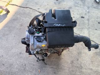 bontott TOYOTA YARIS Motor (Fűzött blokk hengerfejjel)
