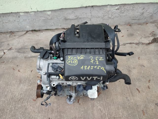 bontott TOYOTA YARIS Motor (Fűzött blokk hengerfejjel)