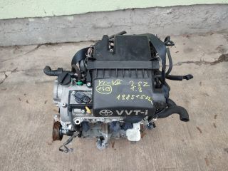 bontott TOYOTA YARIS Motor (Fűzött blokk hengerfejjel)