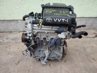 bontott TOYOTA YARIS Motor (Fűzött blokk hengerfejjel)