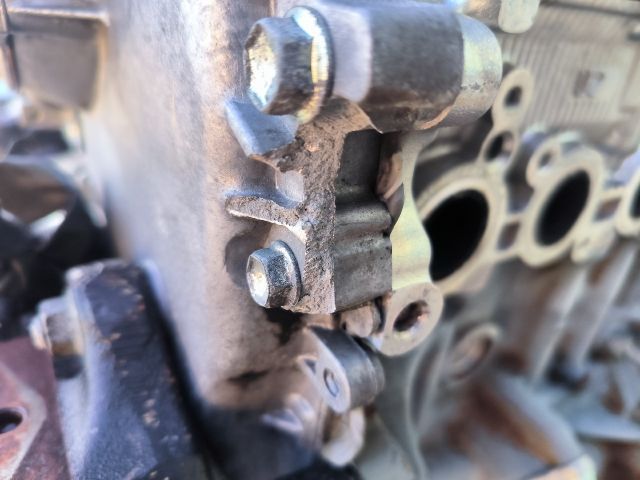 bontott TOYOTA YARIS Motor (Fűzött blokk hengerfejjel)