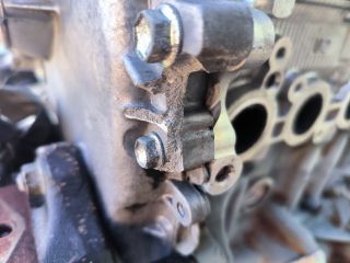 bontott TOYOTA YARIS Motor (Fűzött blokk hengerfejjel)