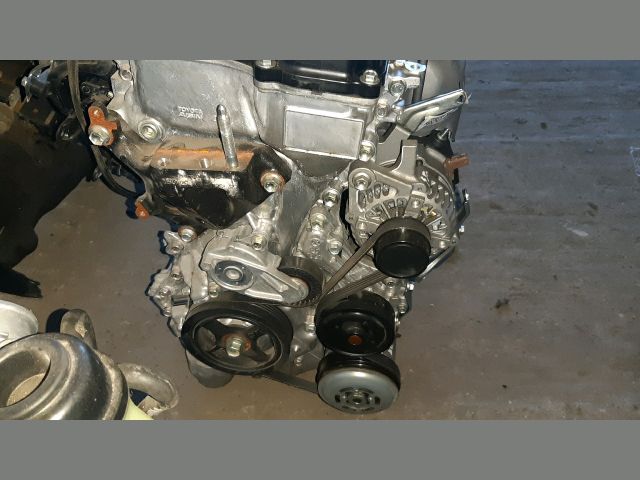 bontott TOYOTA YARIS Motor (Fűzött blokk hengerfejjel)