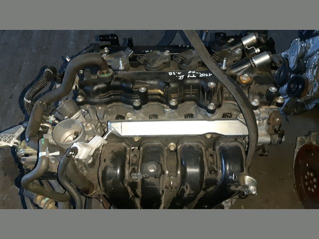 bontott TOYOTA YARIS Motor (Fűzött blokk hengerfejjel)