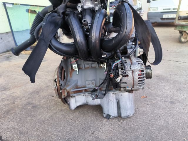 bontott TOYOTA YARIS Motor (Fűzött blokk hengerfejjel)