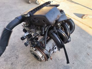 bontott TOYOTA YARIS Motor (Fűzött blokk hengerfejjel)