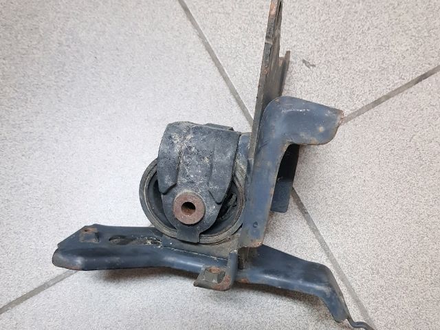 bontott TOYOTA YARIS Motor Tartó Bak Bal