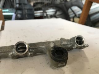 bontott TOYOTA YARIS Porlasztó Sor / Híd