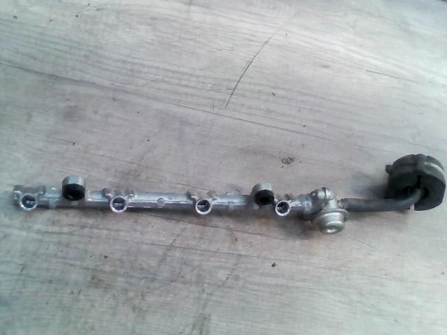 bontott TOYOTA YARIS Porlasztó Sor / Híd