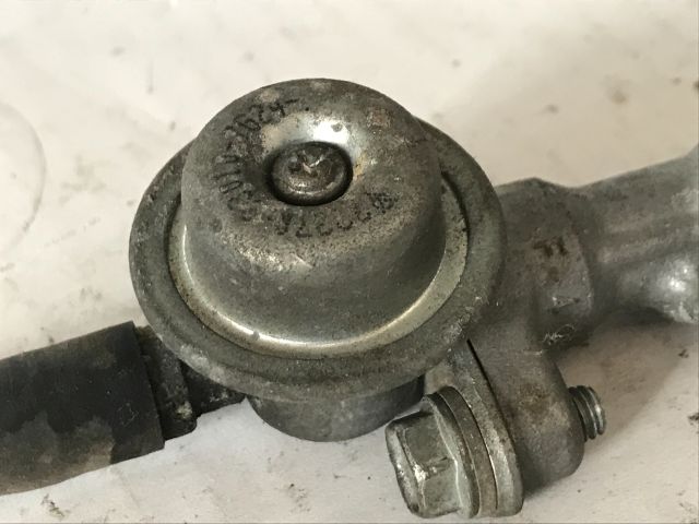 bontott TOYOTA YARIS Porlasztó Sor / Híd