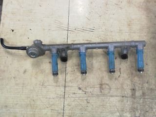 bontott TOYOTA YARIS Porlasztó Sor / Híd