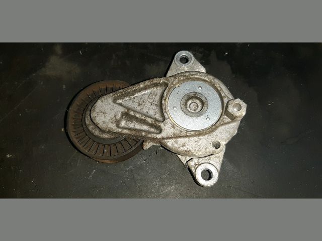 bontott TOYOTA YARIS Szíjfeszítő Görgő