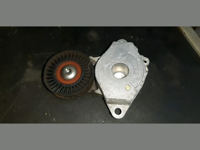 bontott TOYOTA YARIS Szíjfeszítő Görgő