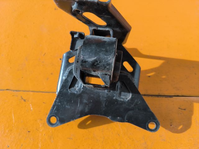 bontott TOYOTA YARIS Váltó Tartó Bak (Pozíciófüggetlen)