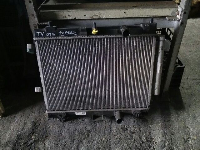 bontott TOYOTA YARIS Vízhűtő Radiátor (Nem klímás)