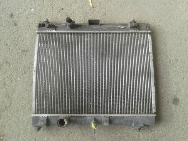 bontott TOYOTA YARIS Vízhűtő Radiátor (Nem klímás)