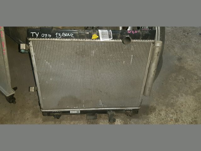 bontott TOYOTA YARIS Vízhűtő Radiátor (Nem klímás)