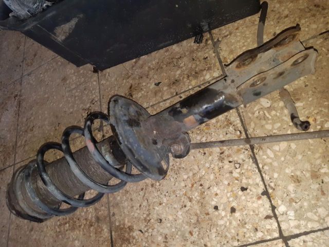 bontott TOYOTA YARIS Bal első Lengéscsillapító