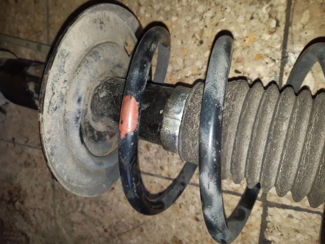 bontott TOYOTA YARIS Bal első Lengéscsillapító