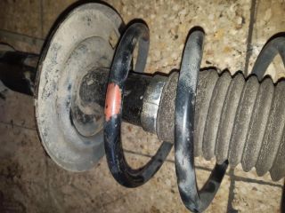 bontott TOYOTA YARIS Bal első Lengéscsillapító