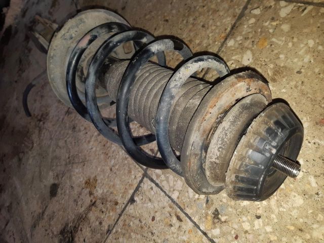 bontott TOYOTA YARIS Bal első Lengéscsillapító