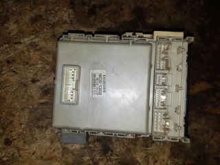 bontott TOYOTA YARIS Biztosítéktábla Motortér