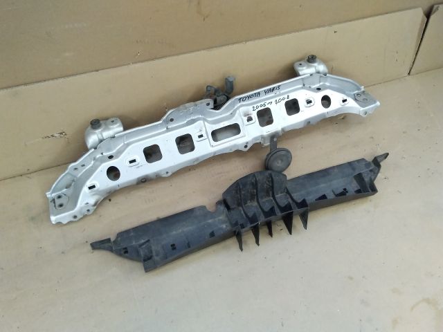 bontott TOYOTA YARIS Homlokfal (Üres lemez)