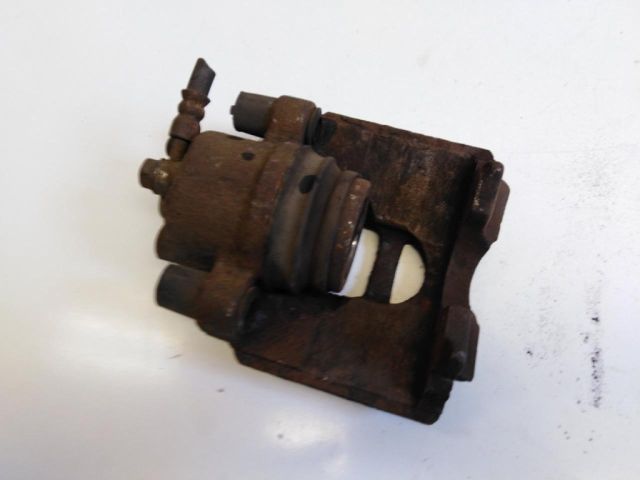 bontott TOYOTA YARIS Jobb első Féknyereg Munkahengerrel