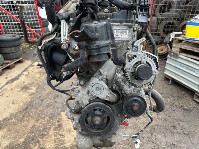 bontott TOYOTA YARIS Komplett Motor (Segédberendezésekkel)