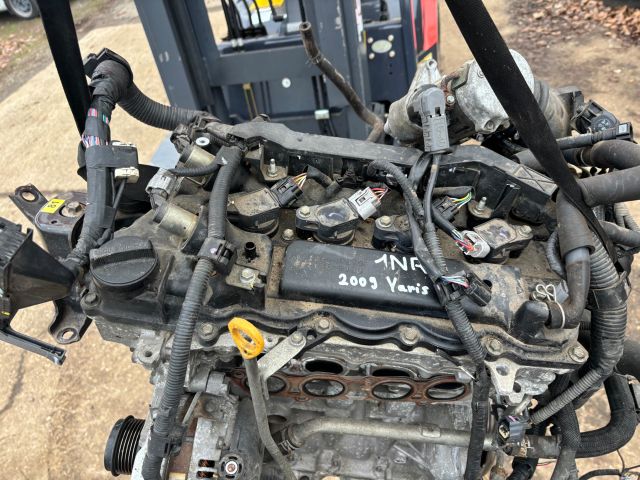 bontott TOYOTA YARIS Komplett Motor (Segédberendezésekkel)