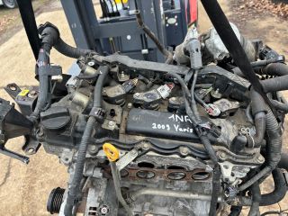 bontott TOYOTA YARIS Komplett Motor (Segédberendezésekkel)