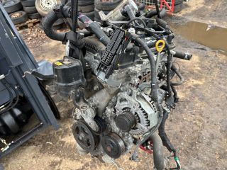 bontott TOYOTA YARIS Komplett Motor (Segédberendezésekkel)