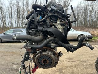 bontott TOYOTA YARIS Komplett Motor (Segédberendezésekkel)