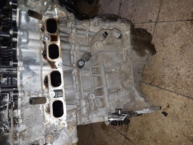 bontott TOYOTA YARIS Motor (Fűzött blokk hengerfejjel)
