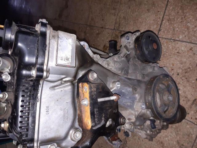 bontott TOYOTA YARIS Motor (Fűzött blokk hengerfejjel)